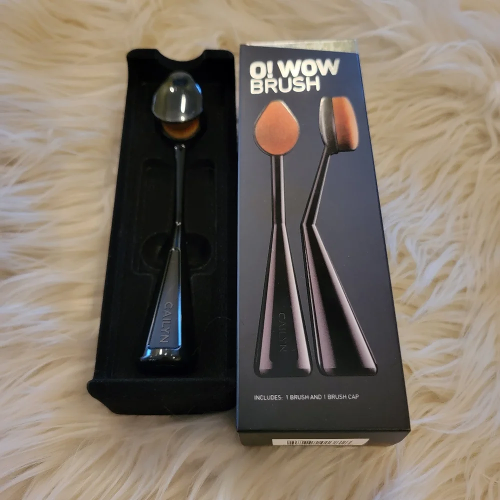 O! WOW Brush by Cailyn